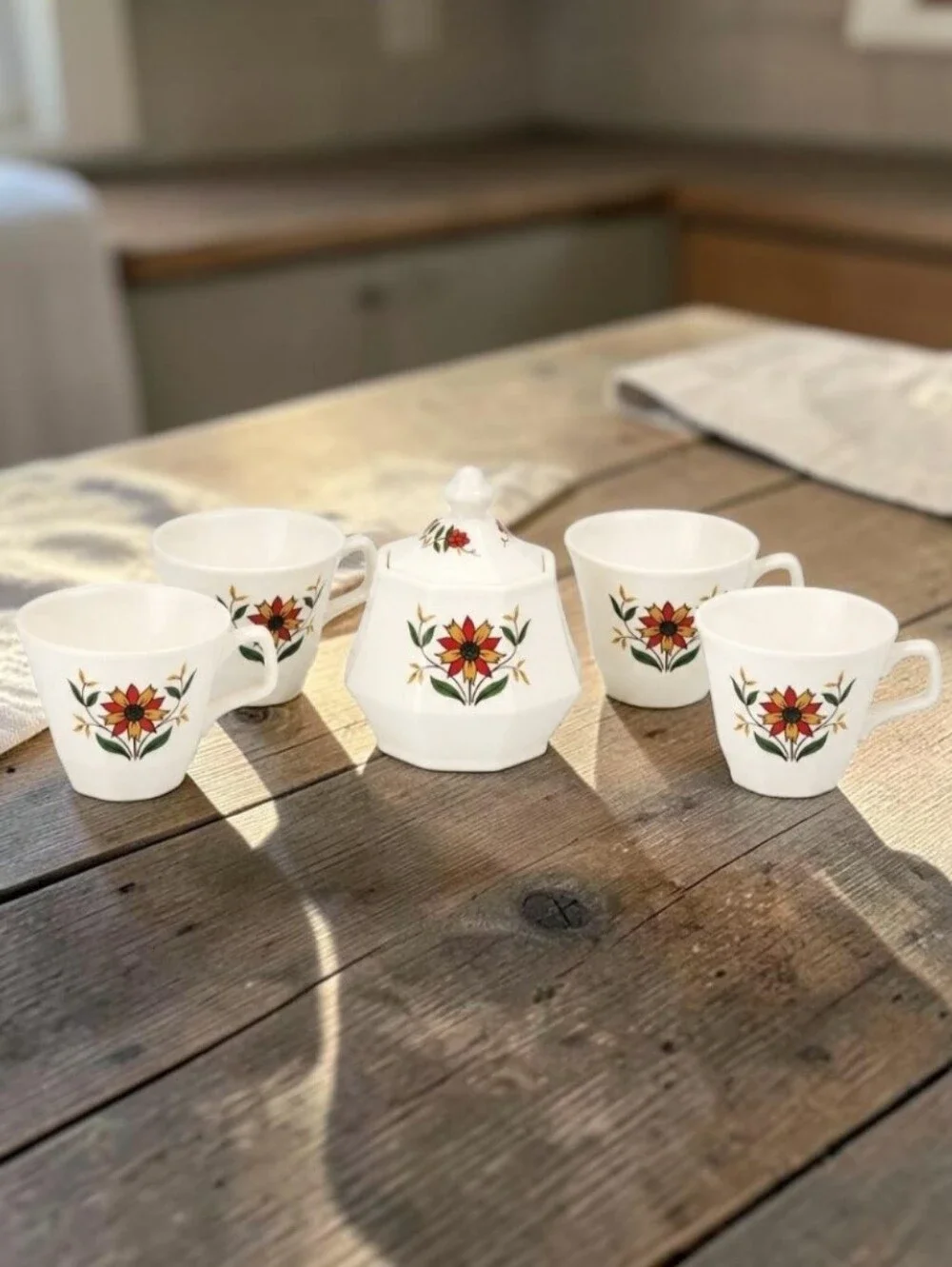 (Lot Of 5) Homer Laughlin Bayberry Floral Ironstone Pieces Sugar Bowl/Lid / Cups